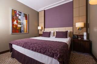 Отель Kharkiv Palace Hotel Харьков Классический двухместный номер с 1 кроватью-1